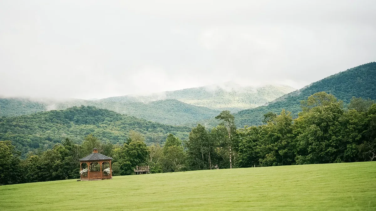 Mountain Top Resort ceremony lawn overlooking the lake